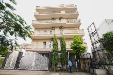 hotel with free parking in sector 43, gurugram - hotel interglobe oasis