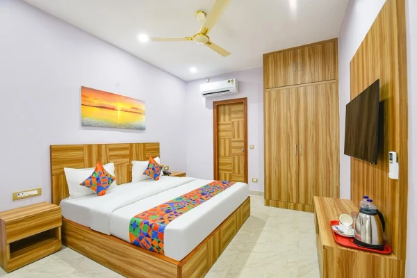 best luxury hotels in hotel naveen stay gurugram