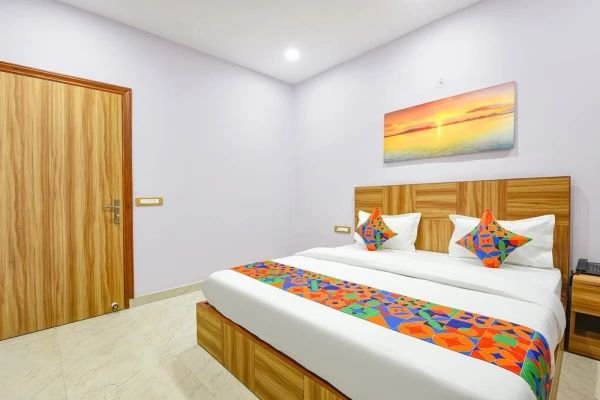cheap and best hotels in hotel naveen stay gurugram