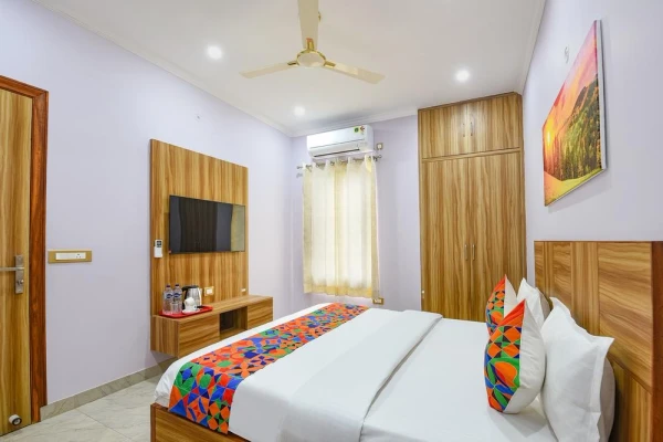 best hotels for few hours in hotel naveen stay gurugram