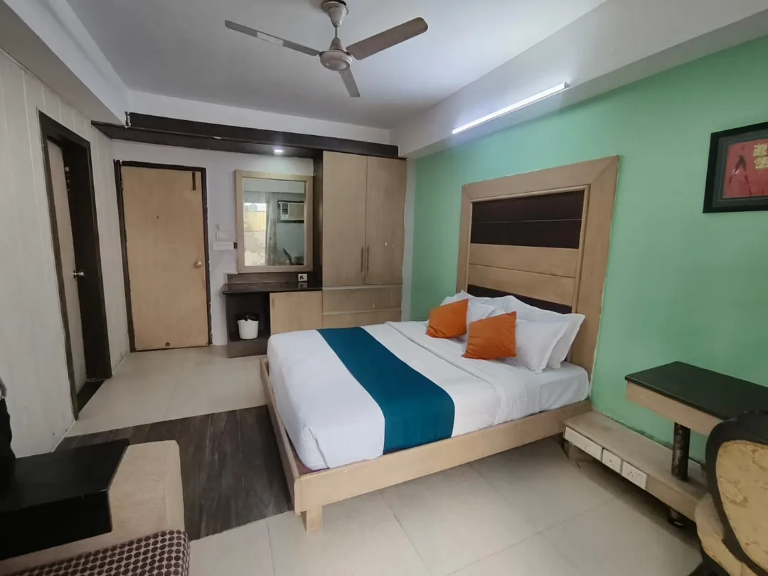 luxury hotel in hotel pacific inn huda city center gurugram