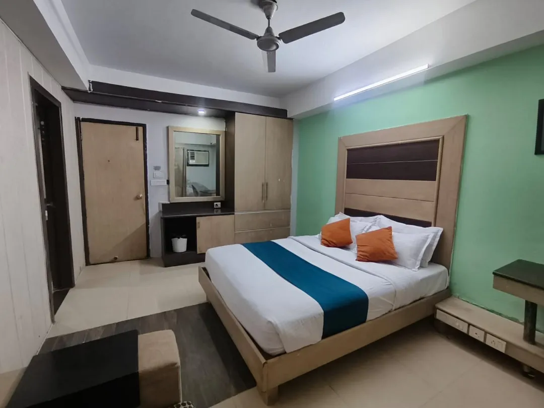 couple friendly hotels in hotel pacific inn huda city center gurugram