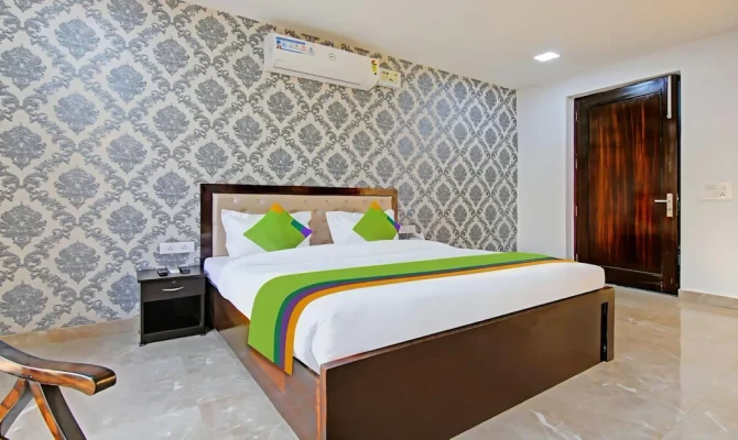 business travel hotels in hotel posh classic gurugram