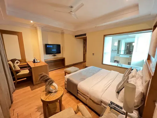 couple hotels in hotel the luxotic suites gurugram