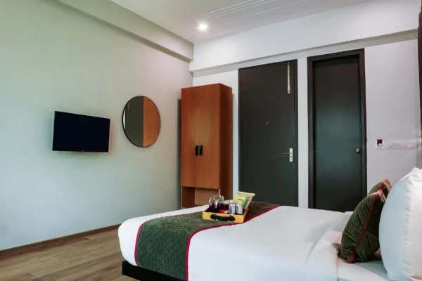 hotel in sector 28, gurugram for couples - hotel the runner
