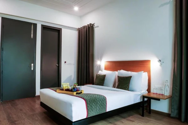 group holiday hotels in hotel the runner gurugram