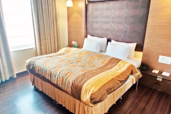 hotel with bar in sector 14, gurugram - hotel windsor heights