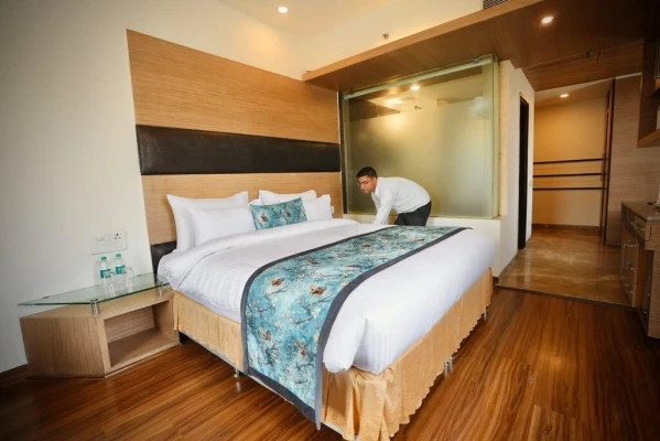 3 star hotel in sector 14, gurugram - hotel windsor heights