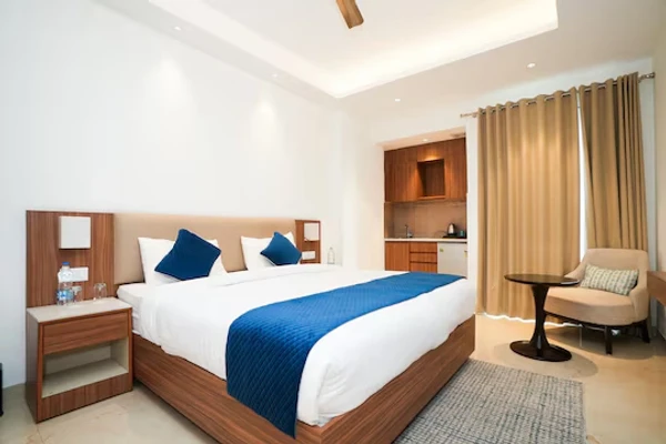 hotel with swimming pool in sector 43, gurugram - inception residence