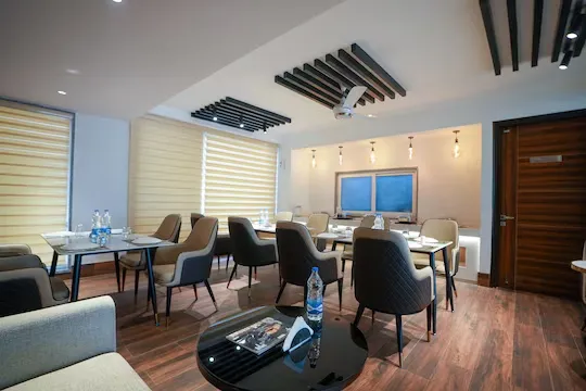 hotel with free parking in sector 43, gurugram - inception residence