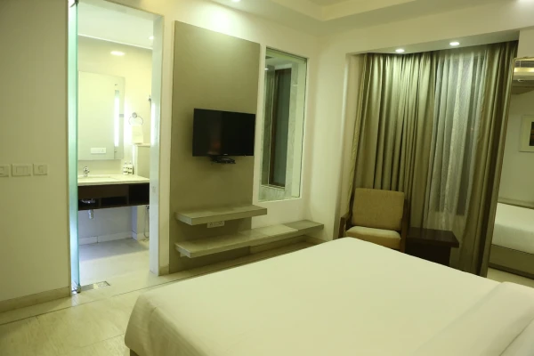 hotel near gurugram railway station - keys lite by lemon tree hotels mayfield gurugram