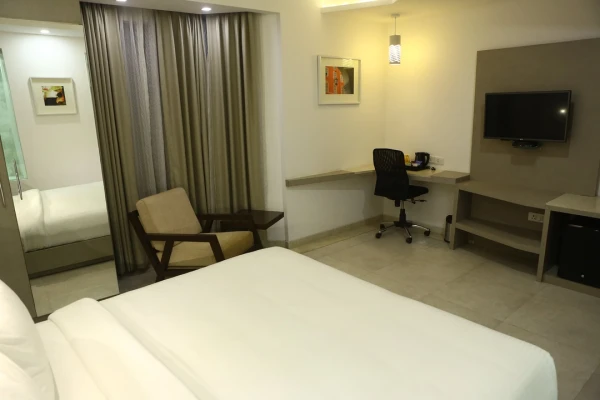 hotel with party hall in sector 51, gurugram - keys lite by lemon tree hotels mayfield gurugram