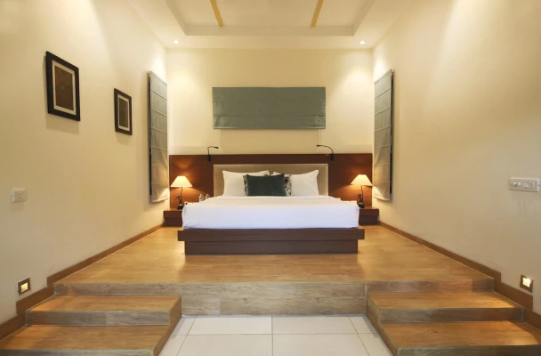 hotel near gurugram railway station - lemon tree hotel tarudhan valley gurgaon