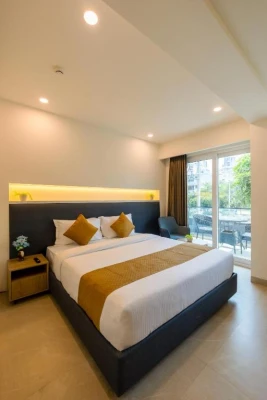 top hotels in limewood signature golf course extension road gurugram