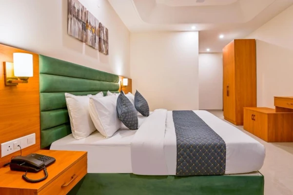 hotel stay in limewood signature - golf course road gurugram