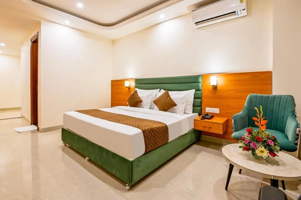 hotels for couple in limewood signature - golf course road gurugram