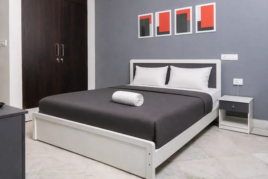 hotels for couple in loop by zolo baani square gurugram gurugram