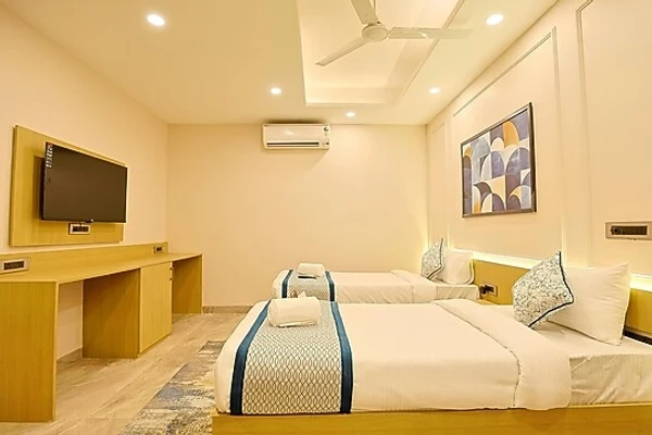budget hotel in udyog vihar, gurugram - millora cyber suites
