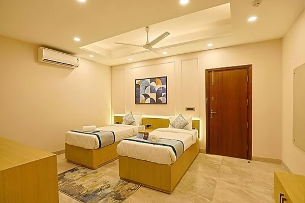 hotel with meeting room in udyog vihar, gurugram - millora cyber suites