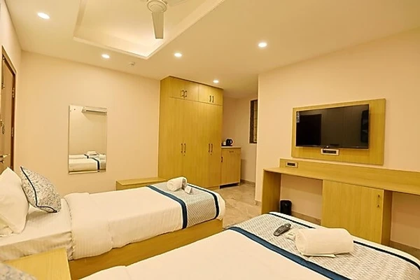 hotel with gym in udyog vihar, gurugram - millora cyber suites