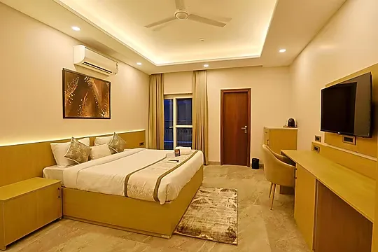 short stay hotels in millora cyber suites gurugram