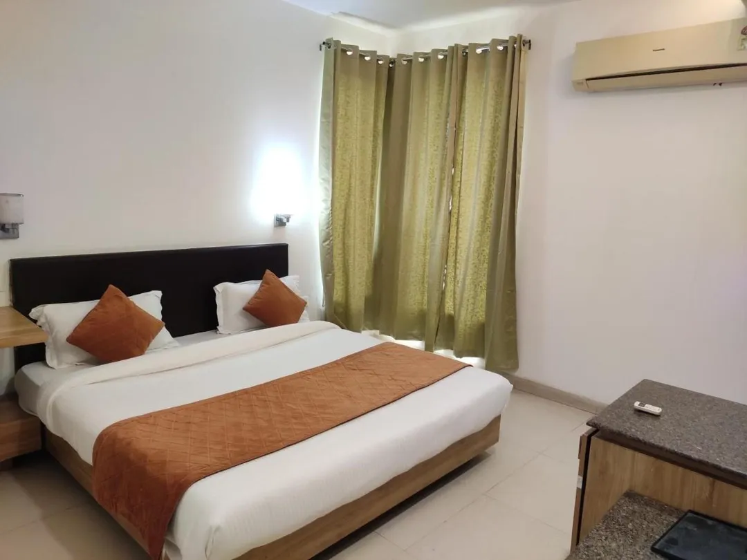 hotel near gurugram airport - pacific inn green