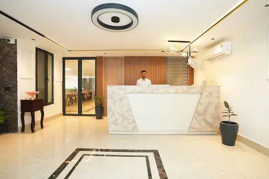 budget hotel in sector 53, gurugram - qotel siganture golf course road