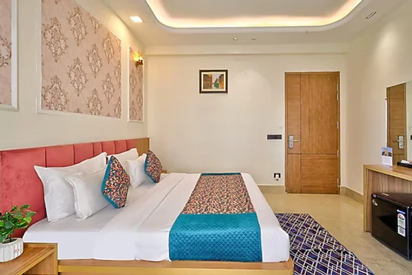 budget hotel in sector 53, gurugram - qotel siganture golf course road