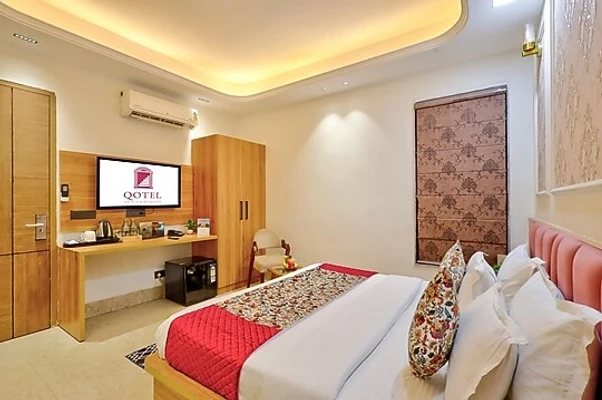 hotel with gym in sector 53, gurugram - qotel siganture golf course road