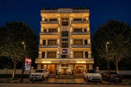 hotel near gurugram airport - qotel siganture golf course road