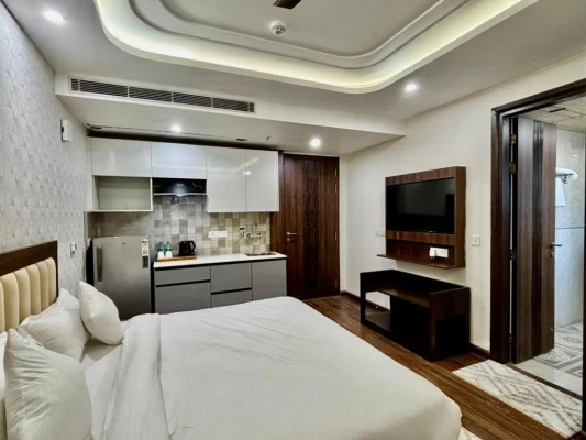 hotel with party hall in sector 43, gurugram - quickin stayz by the aikaya