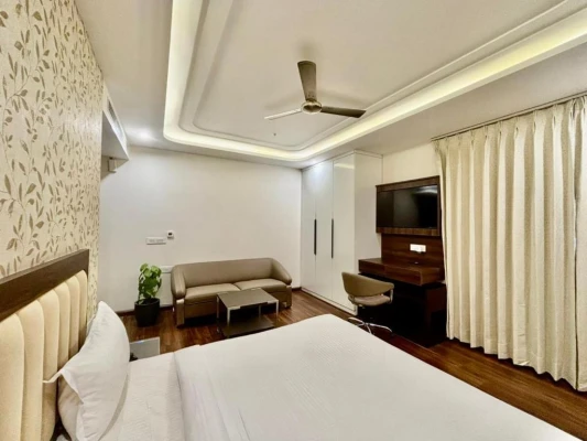 hotel with party hall in sector 43, gurugram - quickin stayz by the aikaya