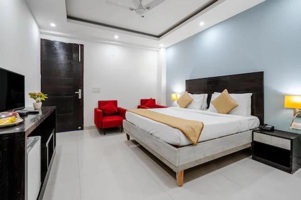 hotel near gurugram railway station - royal residence golf view