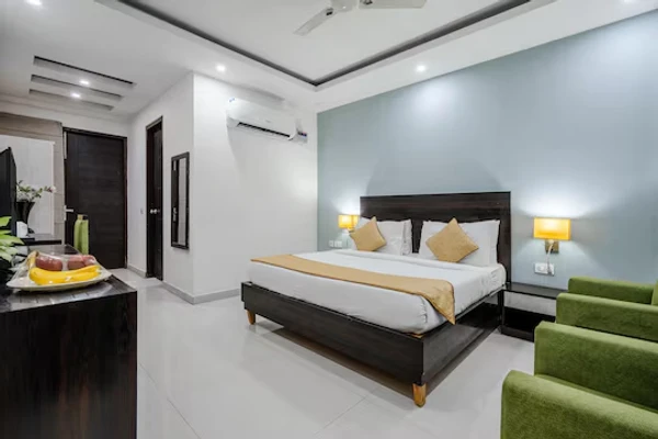 hotel room booking in sector 43, gurugram - royal residence golf view
