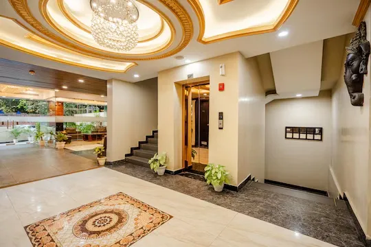 hotel with free parking in sector 31, gurugram - royal residence near 32 milestone