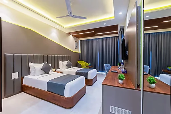 hotel with free parking in sector 51, gurugram - s by z hotel baani square