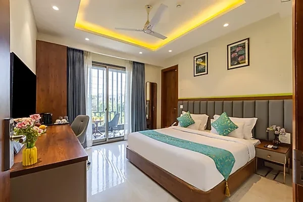 hotel with banquet hall in sector 51, gurugram - s by z hotel baani square