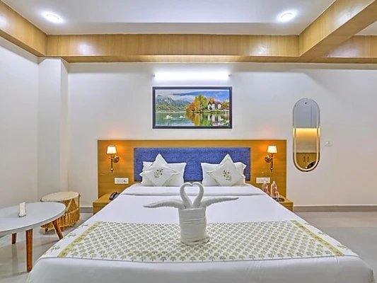hotel with bar in sector 38, gurugram - sky luxuria