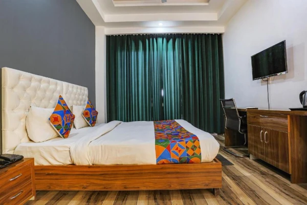 hotel with meeting room in sector 38, gurugram - sky rise inn