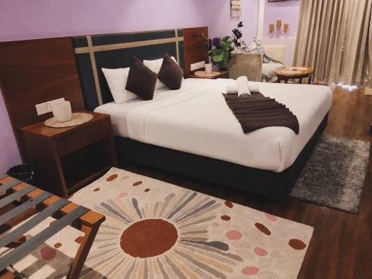 best hourly stay in solaraa staz gurugram