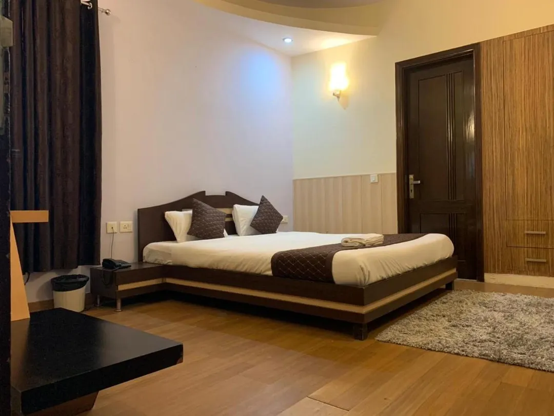 hotel with free parking in sector 52, gurugram - the rejoice venture