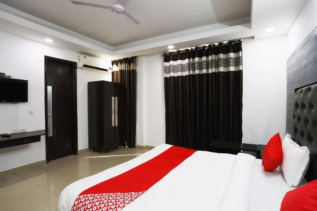 hotel with bar in sector 45, gurugram - tipsyy inn 014
