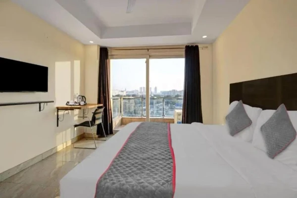 family hotel with pool in golf course road, gurugram - tipsyy inn sutes 007
