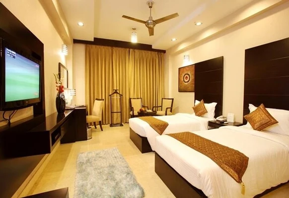 hotel with banquet hall in sector 31, gurugram - trevon inn gurugram
