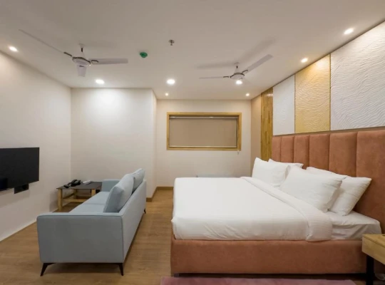 hotel with banquet hall in west nada, guruvayur - 7 apple hotel guruvayur