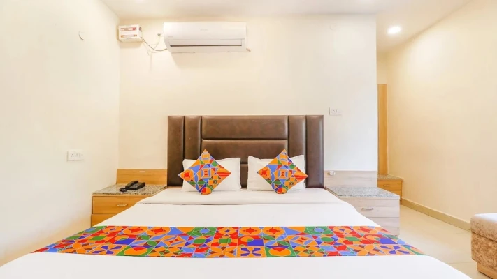 hotel with bar in railway station, gwalior - trpotels formerly royal aanandam