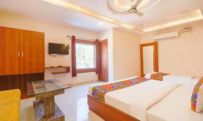 hotel with free parking in railway station, gwalior - trpotels formerly royal aanandam