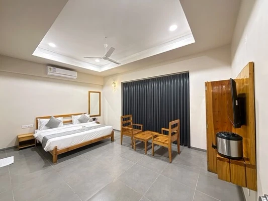 hotel near halol airport - daksh the nirvana retreat