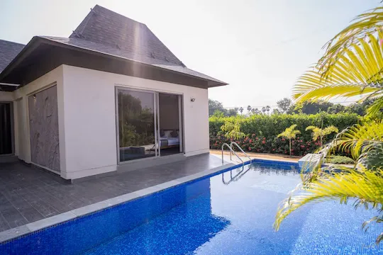 hotel with free parking in navagam, halol - daksh the nirvana retreat