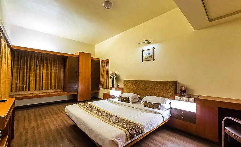 hotel with free parking in hampi road, hampi - hotel malligi hampi